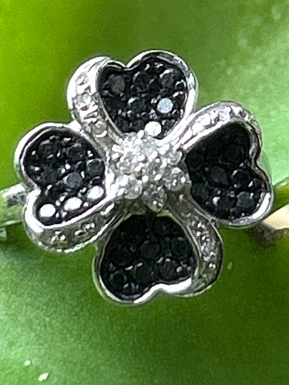 14k white gold cluster pave white black  diamonds four-leaf clover flower ring 7
